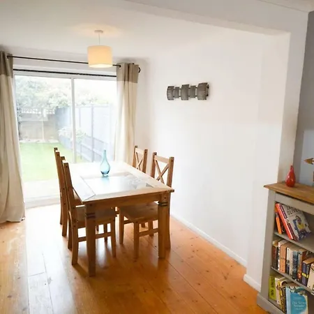 アパート Fantastic 3-bedroom House In Bradley Stoke